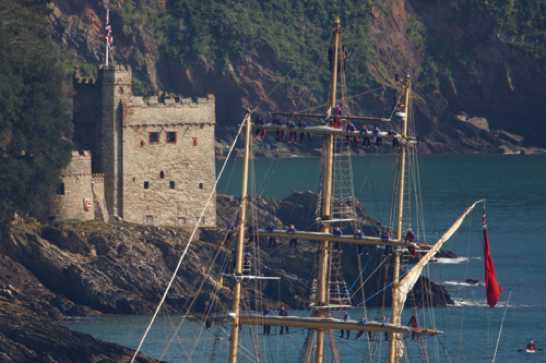 26 March 2022 - 14-02-36
The youngsters had climbed up even before Pelican of London had reached either Dartmouth or Kingswear castles.
--------------------
Pelican of London arrives Dartmouth, Devon